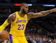 开云下载-上海队完胜广东队，詹姆斯刷新纪录