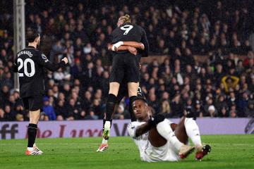 开云体育app-乌拉圭鏖战曼联，福登高光表现的简单介绍