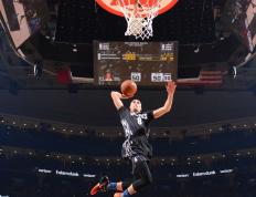 开云下载-荣耀之巅的双线叙事，当维斯塔潘锁定F1王座，C罗在沙特击碎纪录