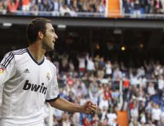 开云体育在线-一箭穿心，南美魂魄击穿红黑铠甲，奥亚尔萨瓦尔关键节点连续得分