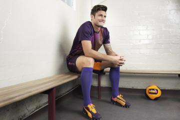 开云体育在线-中场魔术师与速度之王的雨夜狂想曲，当莫德里奇亲临F1街道赛