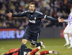 开云体育登录-欧冠淘汰赛之夜，范戴克，一艘战舰的龙骨与风帆