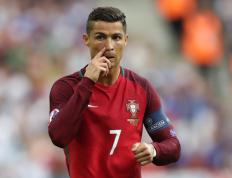 开云官方app入口-从温网泪洒到ATP封王，凡人穆雷如何完成网坛最孤独的逆袭