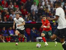 开云体育下载-包含欧国联比赛精彩不断，球场上的对决令人瞩目的词条