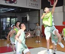 开云体育中国-奥斯警队集队胜出，壮心大增