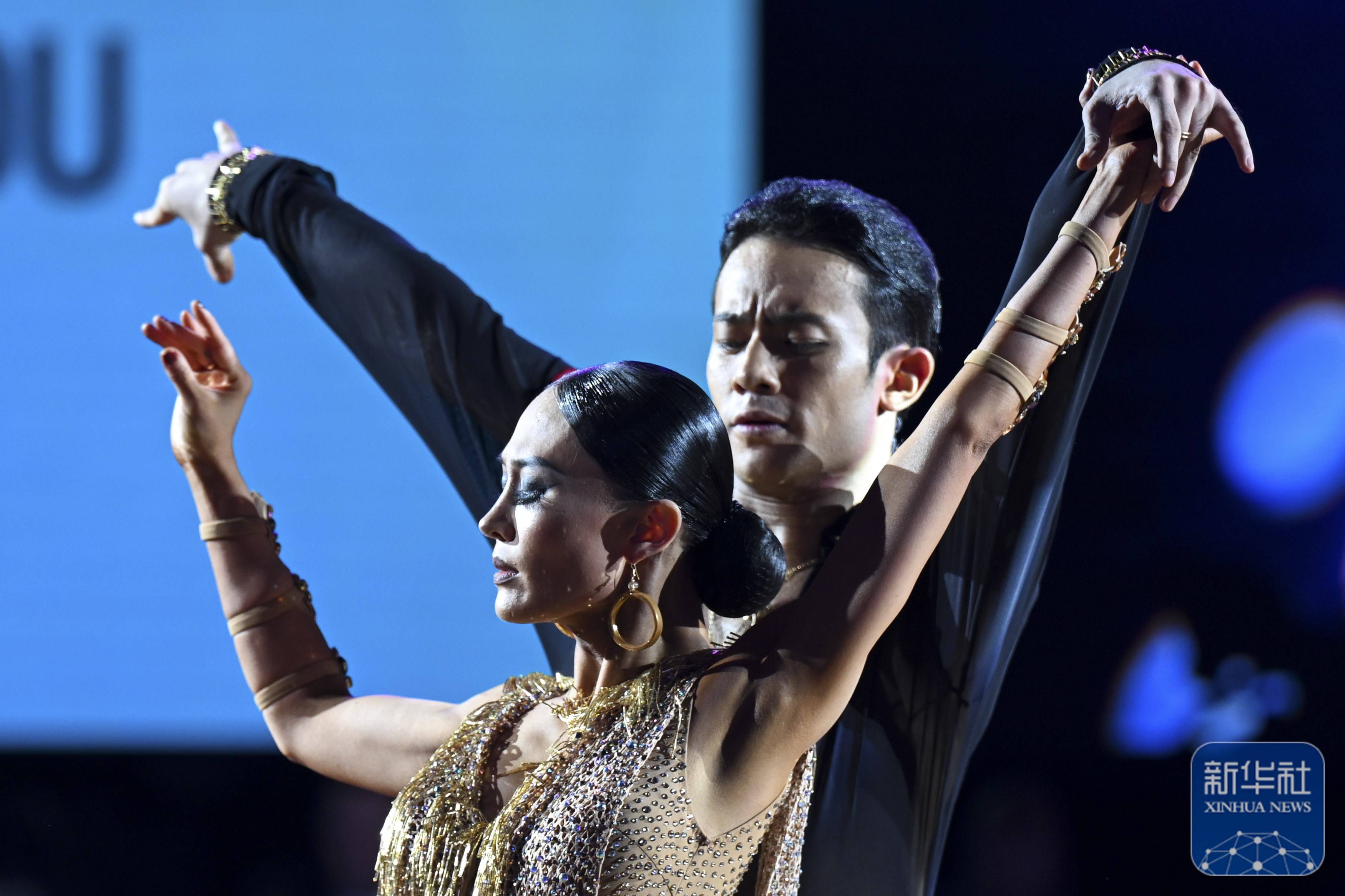 开云官方app入口-包含体育赛事留个下精彩瞬间激发观众热情的词条