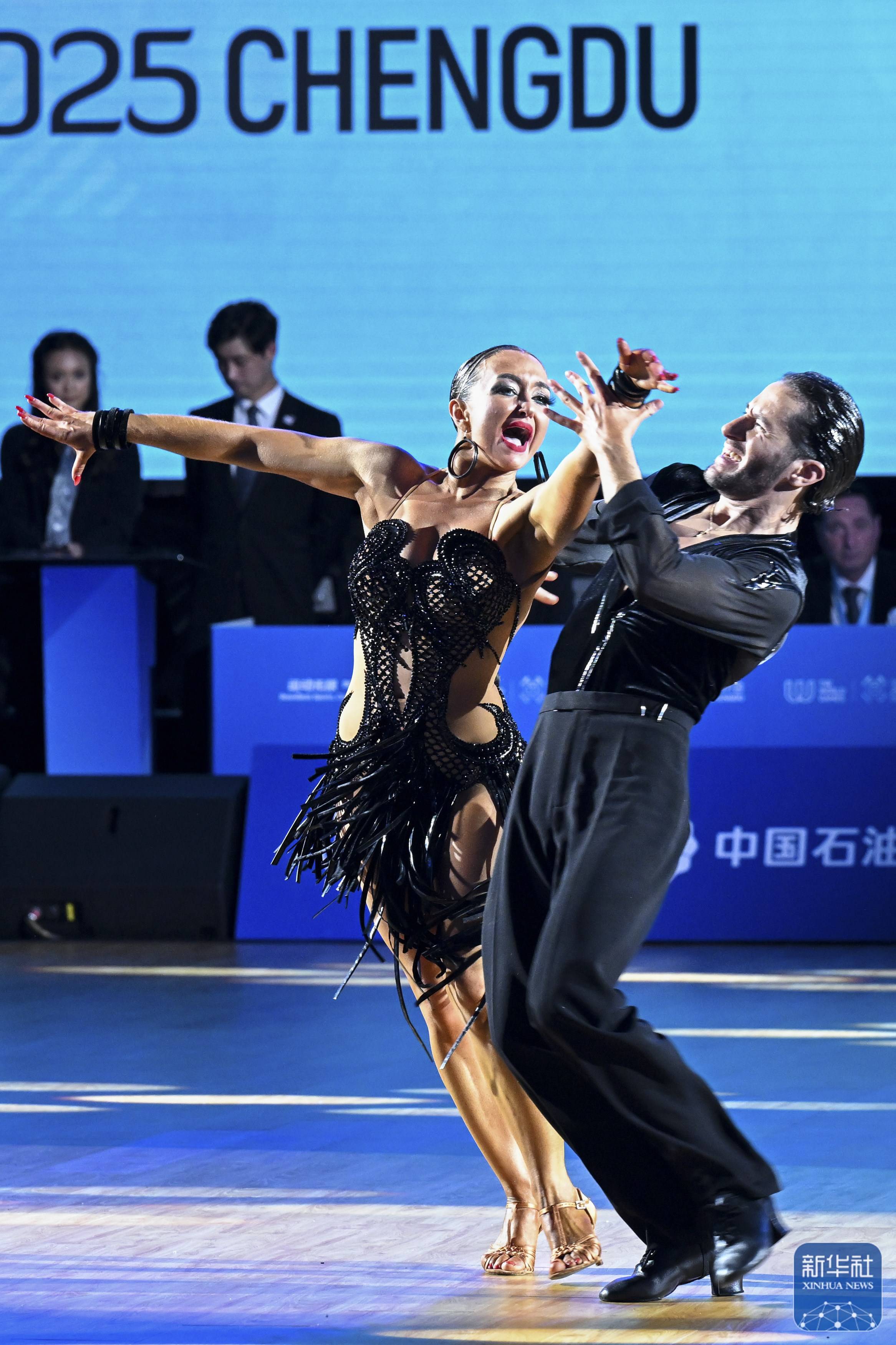 开云官方app入口-包含体育赛事留个下精彩瞬间激发观众热情的词条