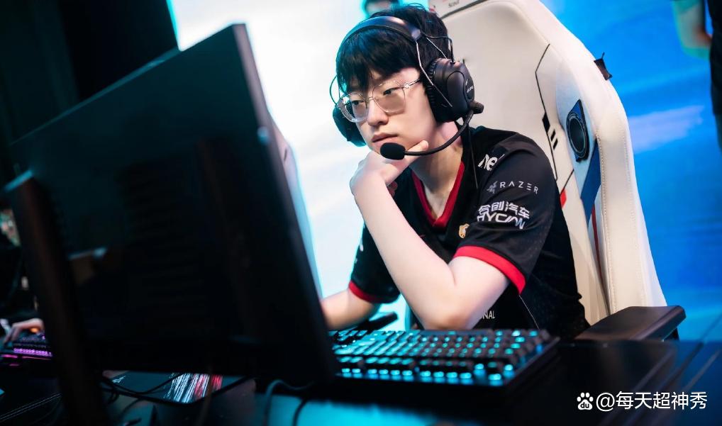 开云体育入口-CLG力克MAD,Scout团战一打五顶尖较量成都决赛之夜,引爆全场热议