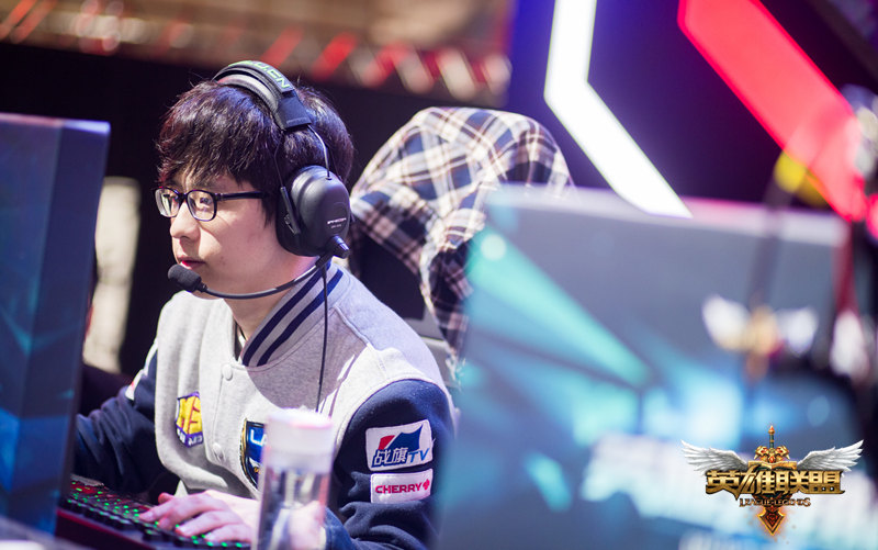 开云体育中国-MAD绝杀EDG,Crisp完成史诗逆转峡谷大战半决赛,强势挺进下一轮