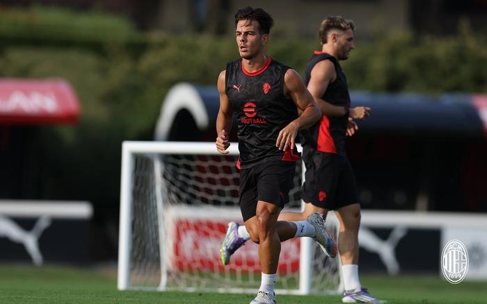 开云官网-意甲球员备战新战,锐气十足奋勇争胜