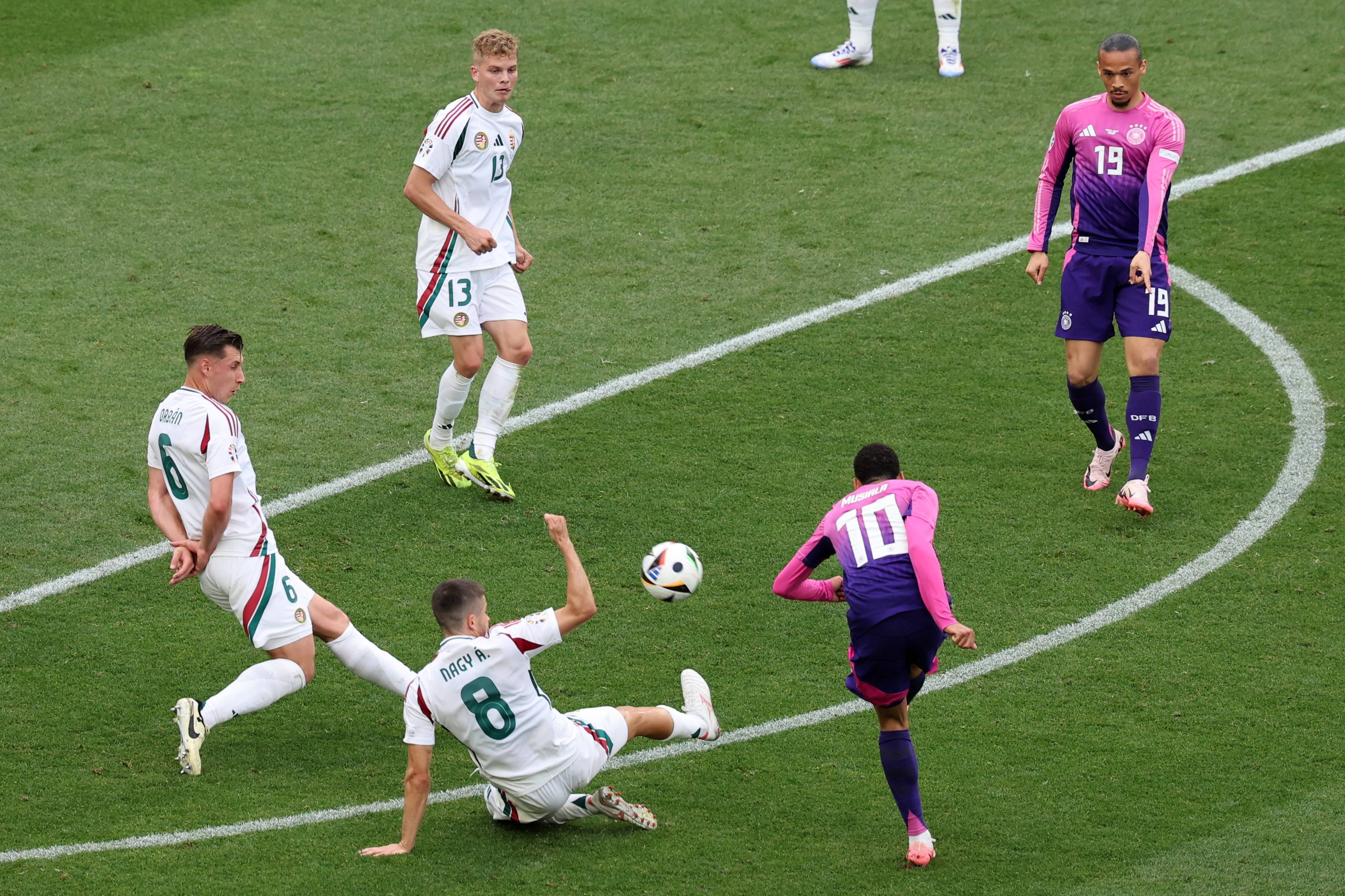 开云体育中国-包含欧国联战况激烈,各队展现出色表现的词条