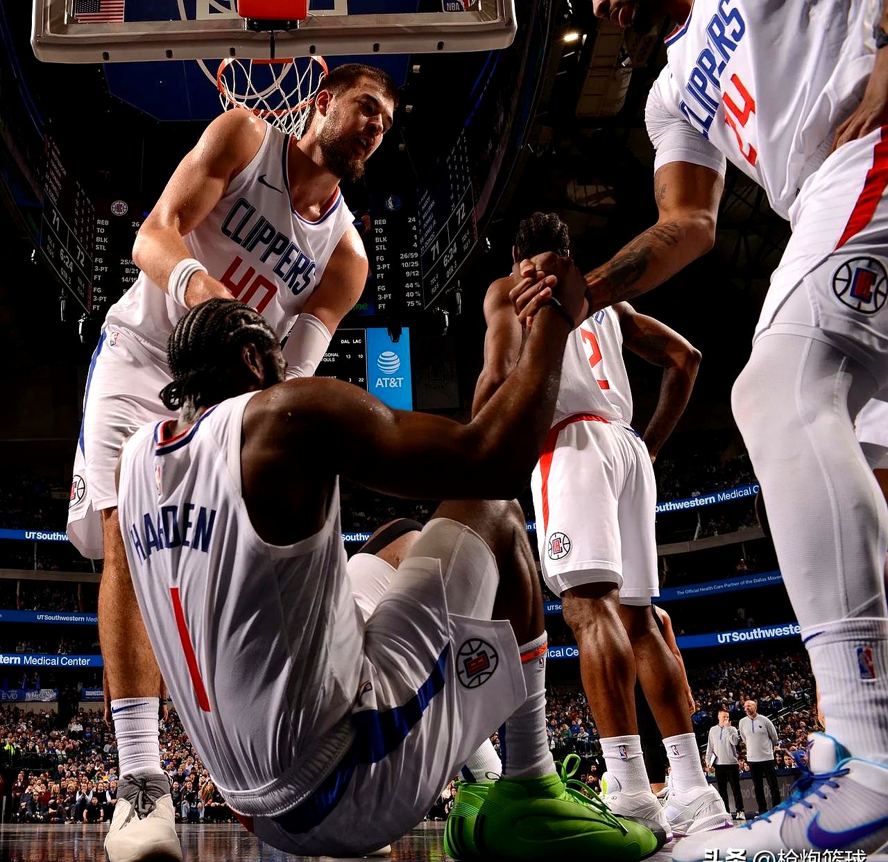 开云体育平台APP-篮网客场击败独行侠，莫里斯贡献关键三分的简单介绍