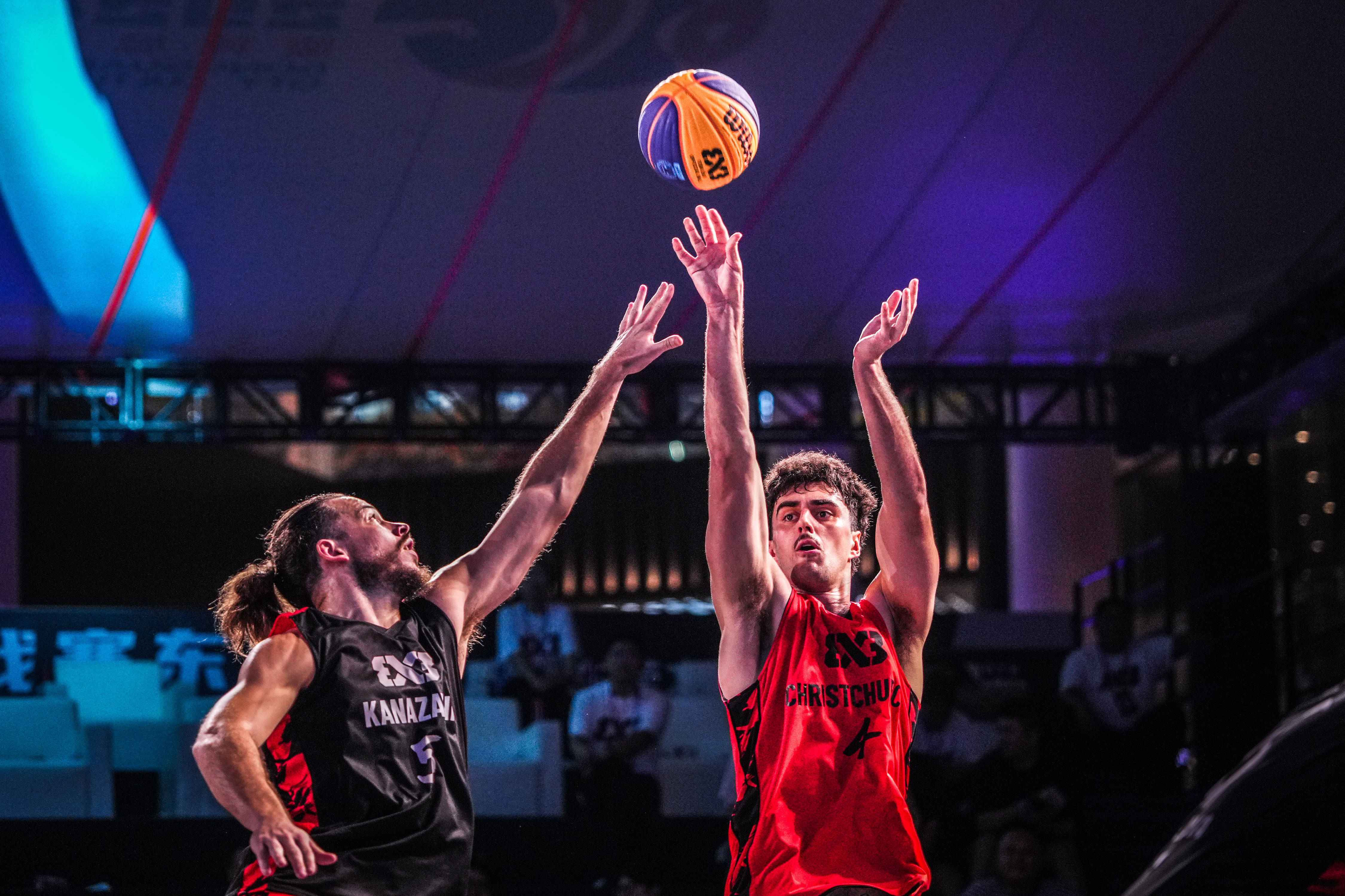 开云官网-新一轮篮球联赛引发球队间激烈竞争，看点十足