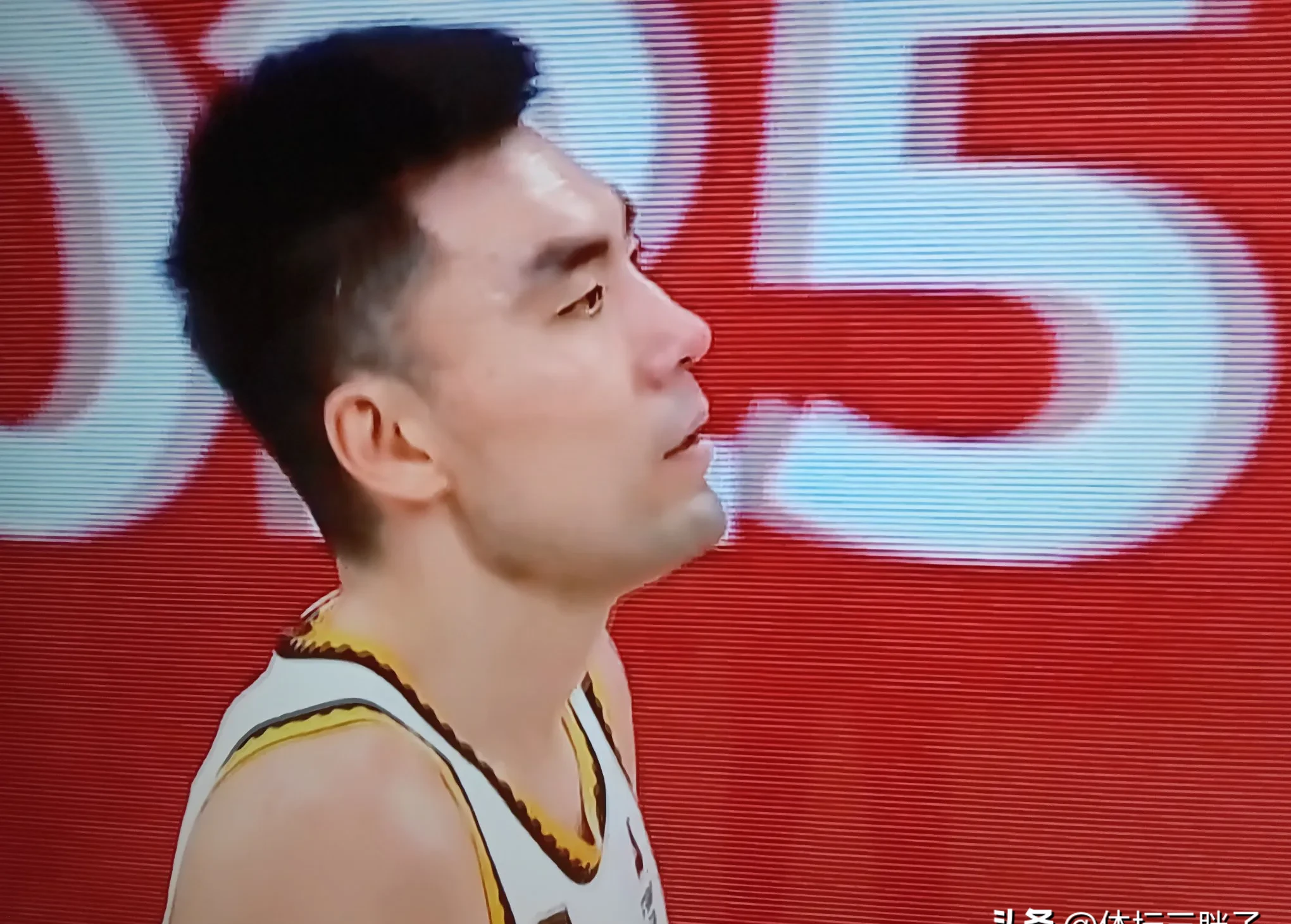 开云体育官网-上海队完胜辽宁队，詹姆斯惊艳四座