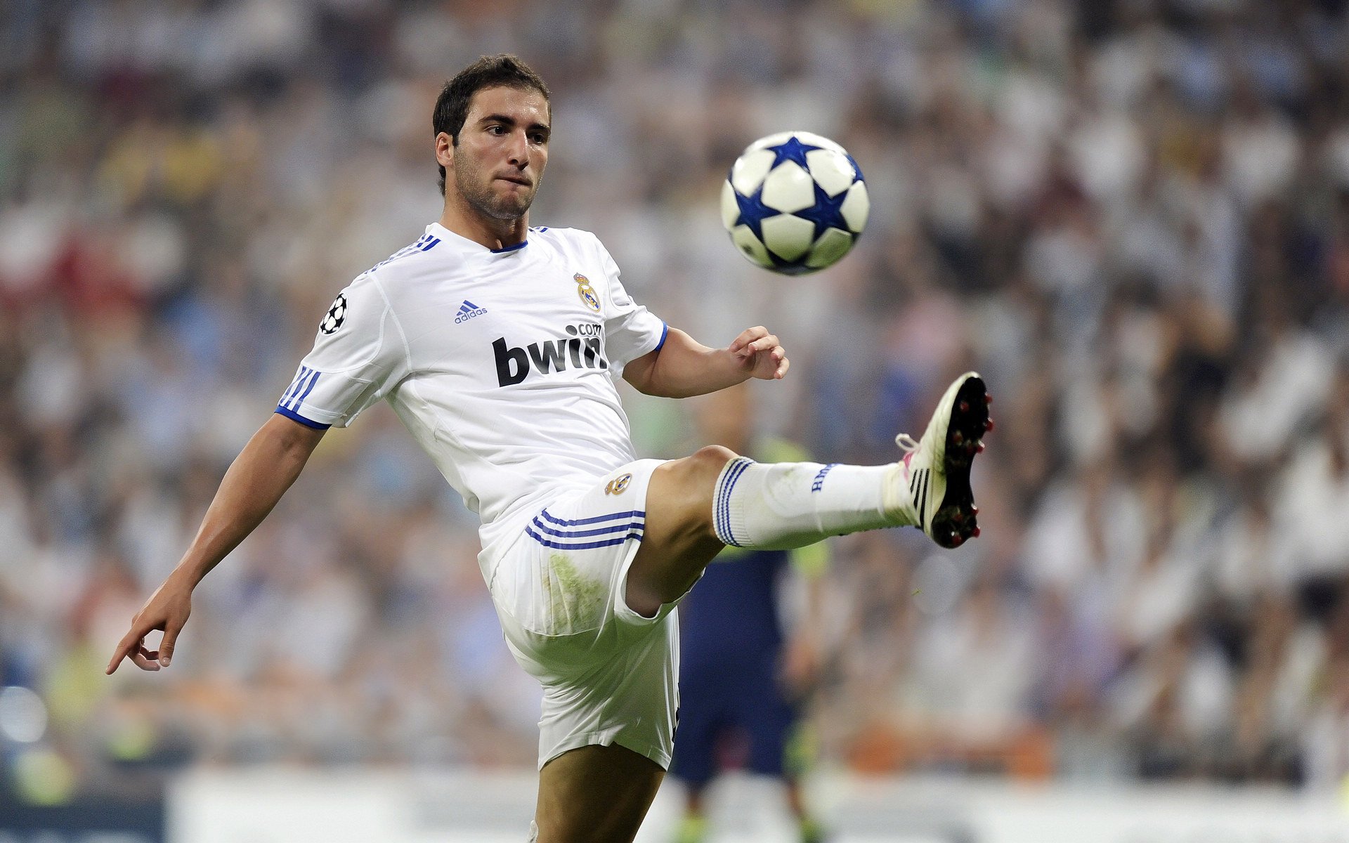 开云体育APP下载-冷锋过境底特律，米切尔轰下32+8+6主宰末节，骑士展露钢铁雄心