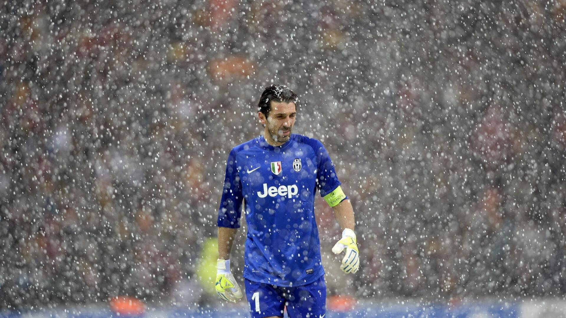 开云体育官方网站-幻听，当童话在球场上空回响