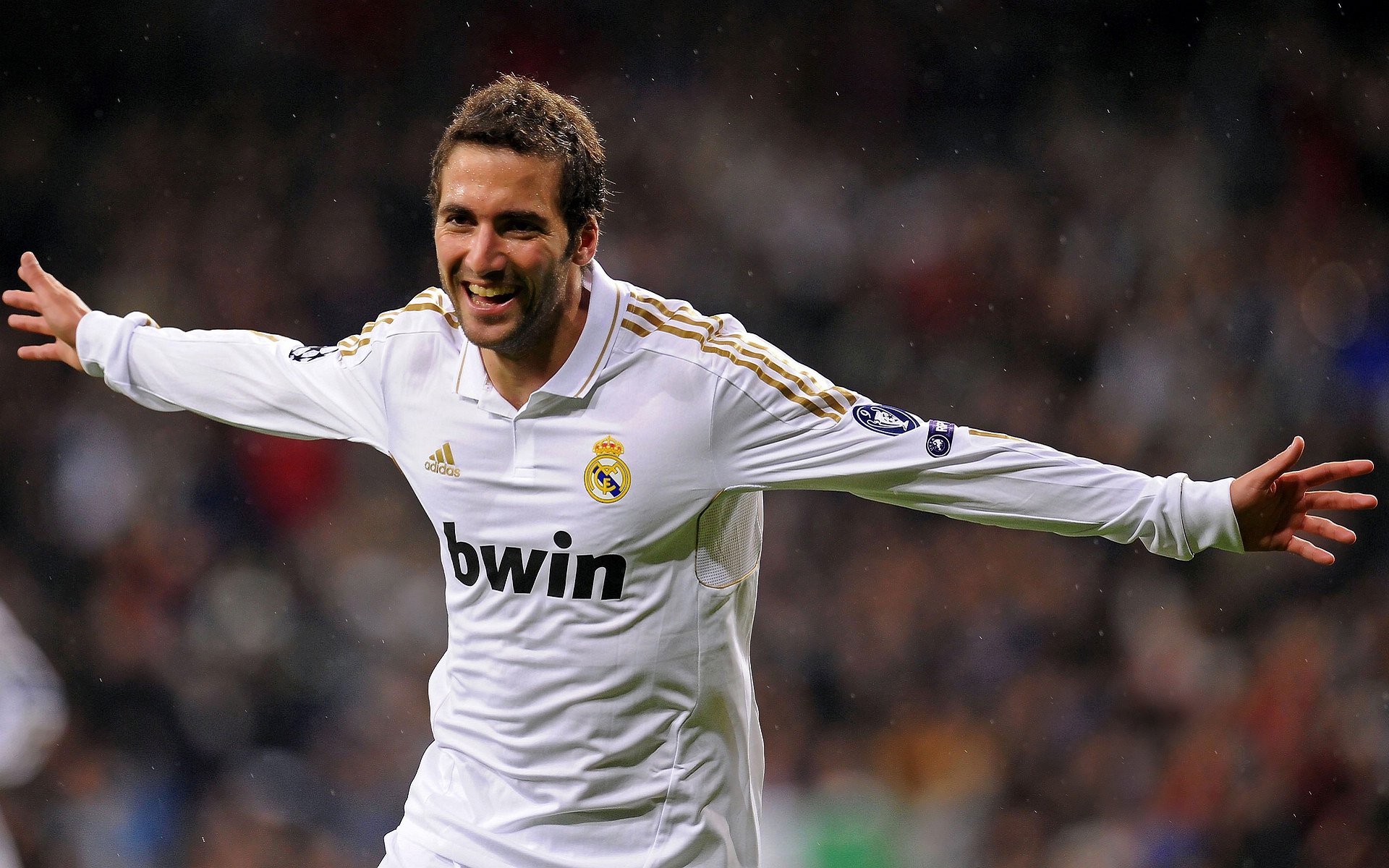 开云体育入口-赛场双重奏，泰国队逆转奇迹中的安赛龙高光独白